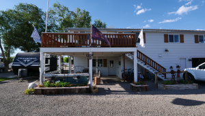 Henrie's Hitch N Post RV Resort